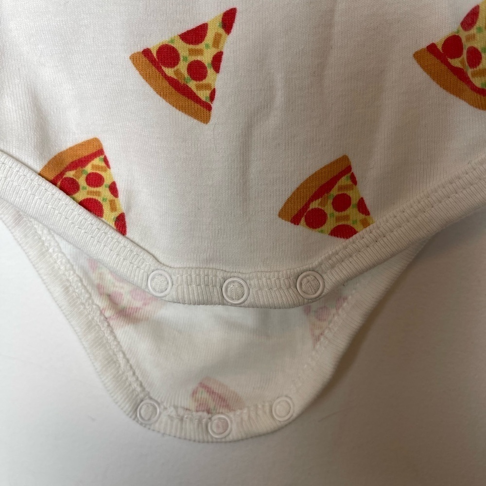 Monica and Andy Pizza Onesie 6-9 months - Picture 6 of 6